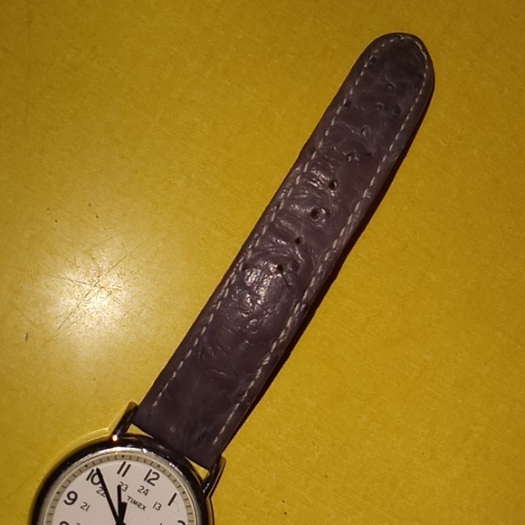 Timex Indiglo Watch Silver Toned Case w/Gray Leather Ostrich Band - Picture 5 of 11